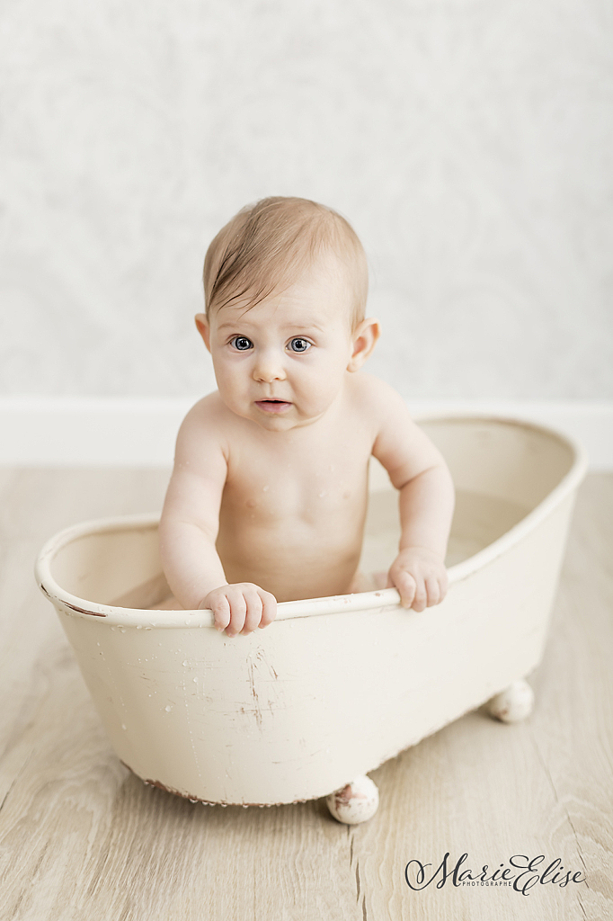 Séance photo bébé dans le bain vers Morges