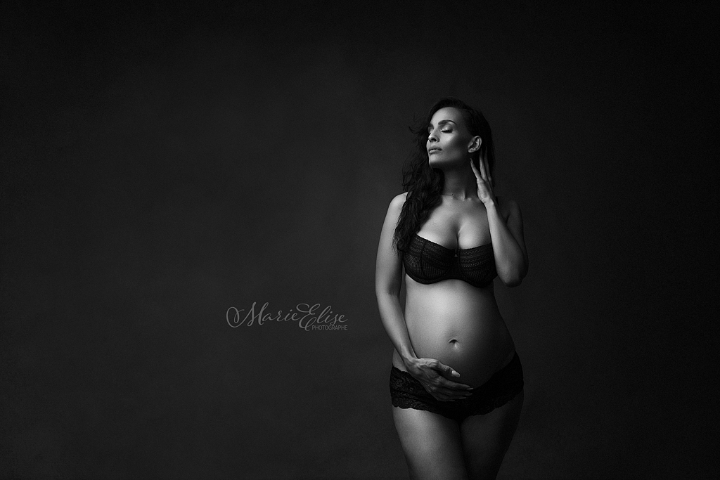 Photographe Lingerie grossesse à côté de Lausanne
