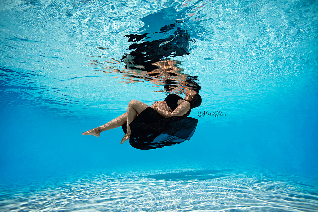 Photographe Grossesse Sous l'eau Underwater Lausanne