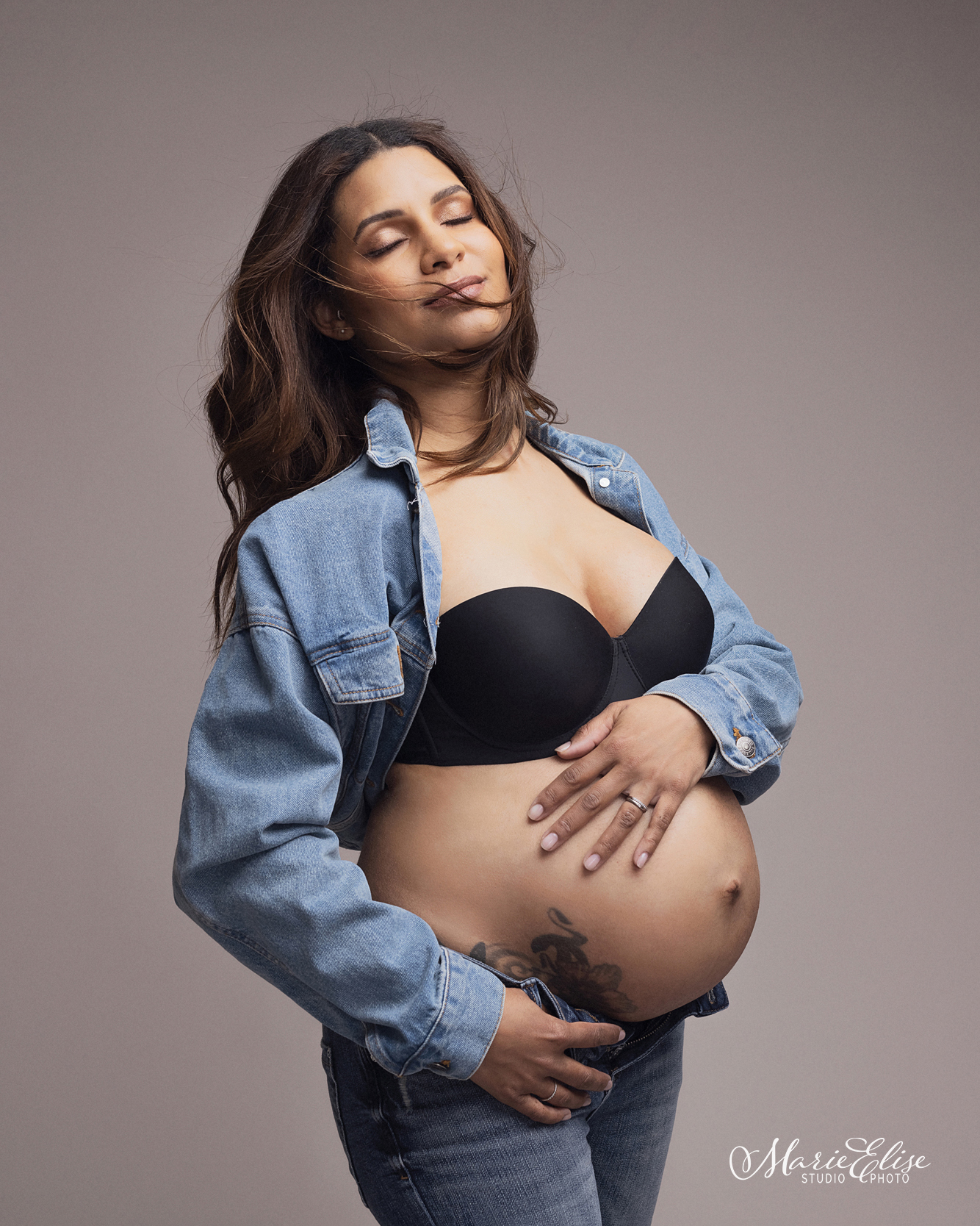 Vêtements de grossesse : quel jean pour une femme enceinte ? 