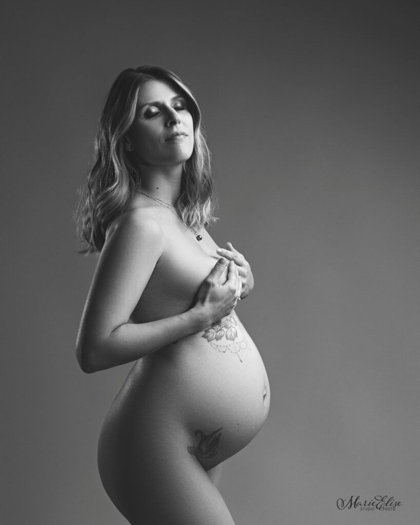 Photographe nu artistique femme enceinte - Lausanne Morges