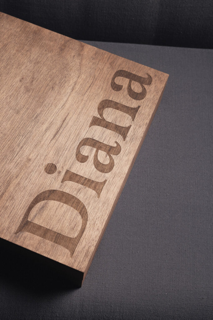 Gravure sur le coffret