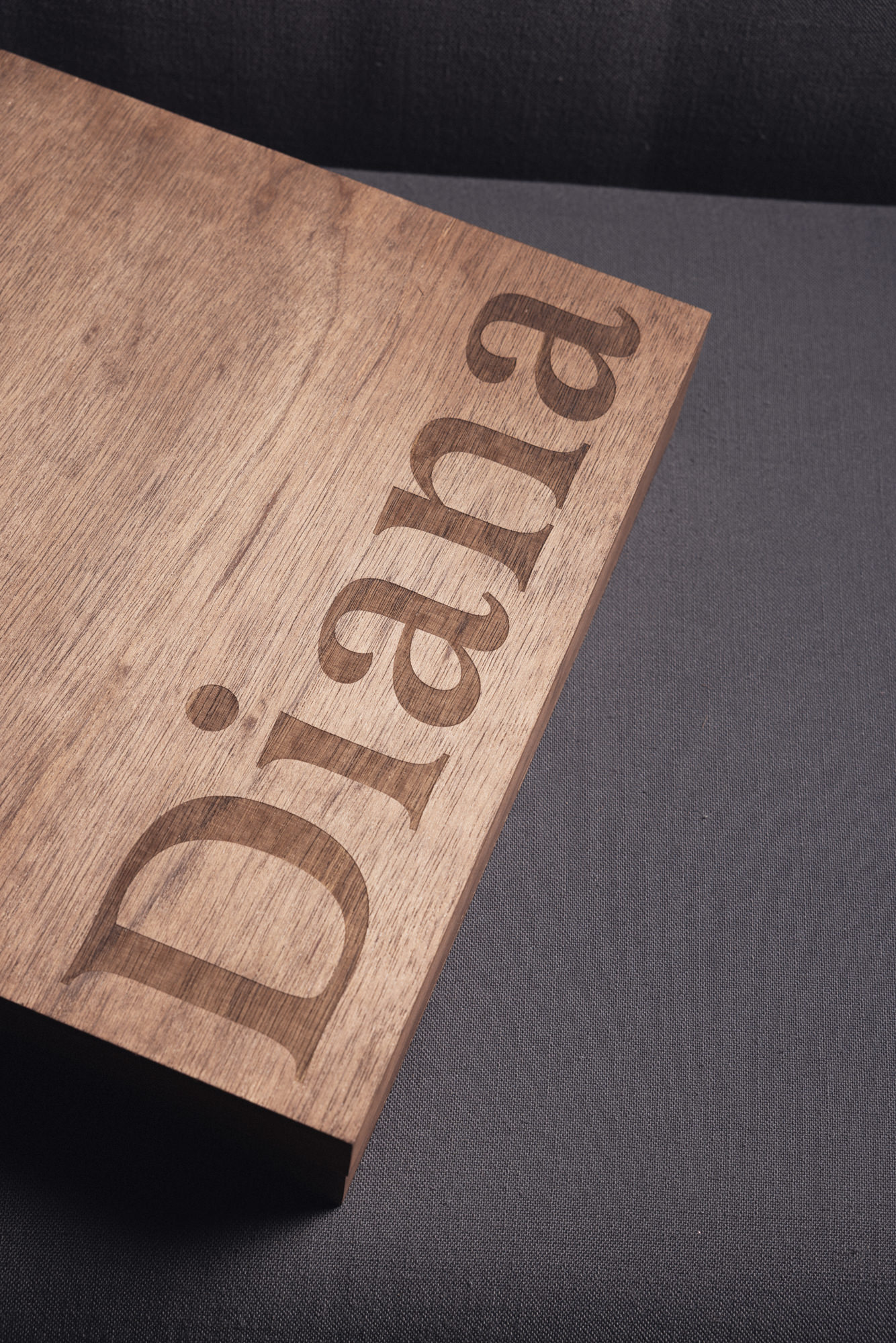 Gravure sur le coffret